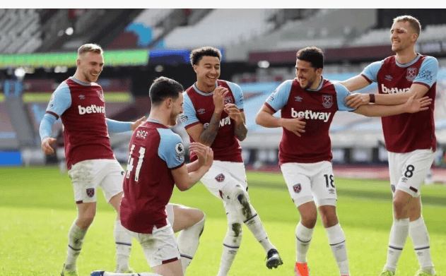 被赠送云达不莱梅印有8号的球衣，克罗斯：这是合同报价吗