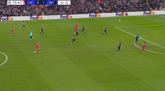 曼联考虑签下巴莱巴，期待填补中场空缺，暂无戈麦斯交易计划。